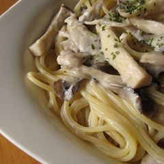 A picture of Mushroom Cream Pasta.