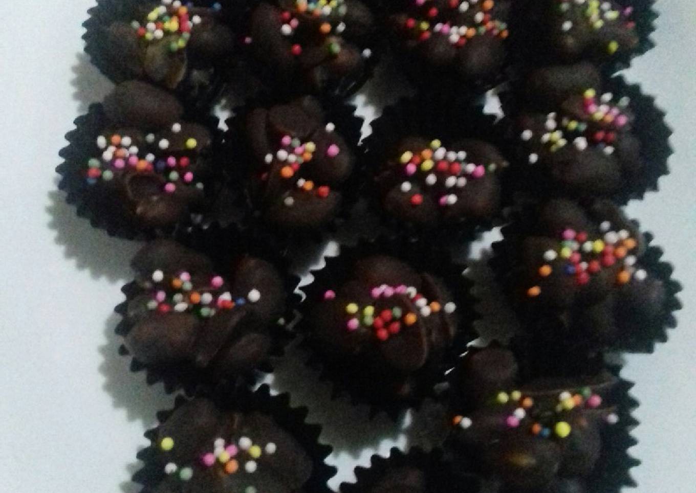 Kacang Randang Bermandikan Coklat Bertaburkan Gulawarna