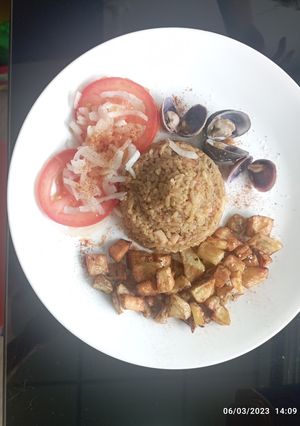 Una foto de Arroz con mix de mariscos