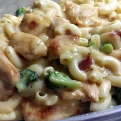 A picture of Chicken Broccoli- Mac and Cheese with Bacon.