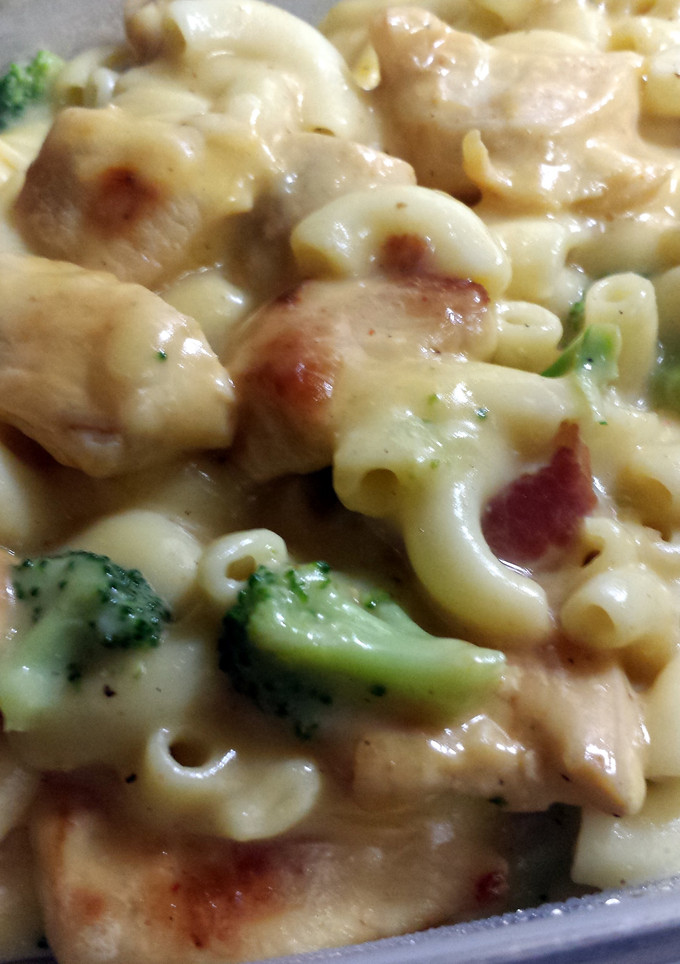 A picture of Chicken Broccoli- Mac and Cheese with Bacon.