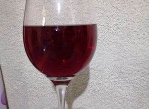 Una foto de Clericot vino rosado Cuatro Soles