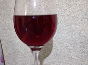 Una foto de Clericot vino rosado Cuatro Soles