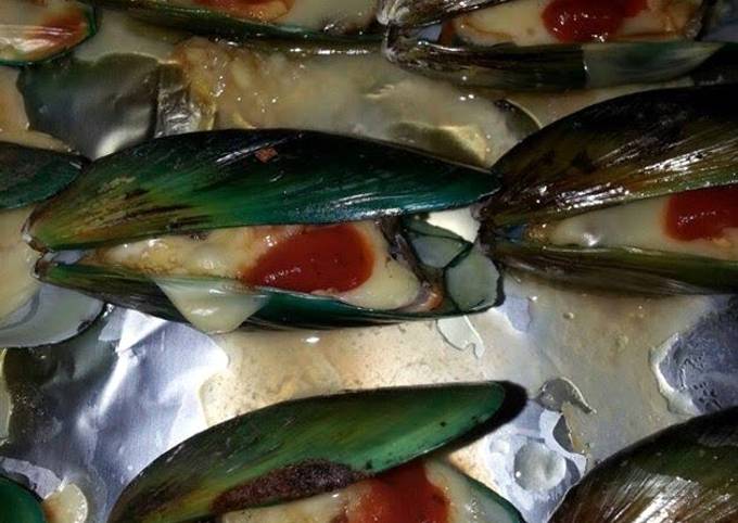 Step-by-Step Guide to Prepare Super Quick Homemade cheesy mussels