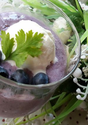 A picture of Healthy Smoothies ~ Berry Yogurt Vanilla Smoothie.