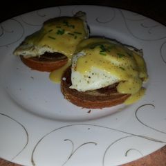 A picture of Hollandeggz.