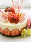 Fraisier Style No-bake Cheesecake