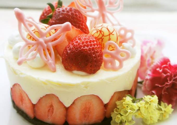 Fraisier Style No-bake Cheesecake