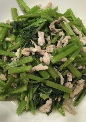 肉絲炒空心菜 的食譜成品照片