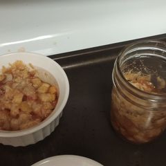 A picture of Strusel topped cinnamon apples.