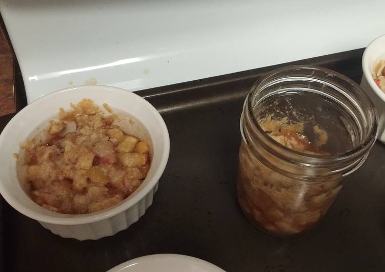 Strusel topped cinnamon apples