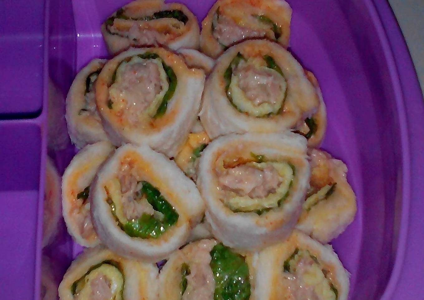 Sandwich rolls with tuna