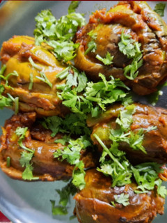ஃபிரைட் ஸ்டஃப்டு கத்தரிக்காய் (Fried stuffed kathirikkai recipe in tamil) செய்முறை முக்கிய புகைப்படம்