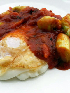 A picture of Fried Eggs With Leeks Top Bolognese Sauce.