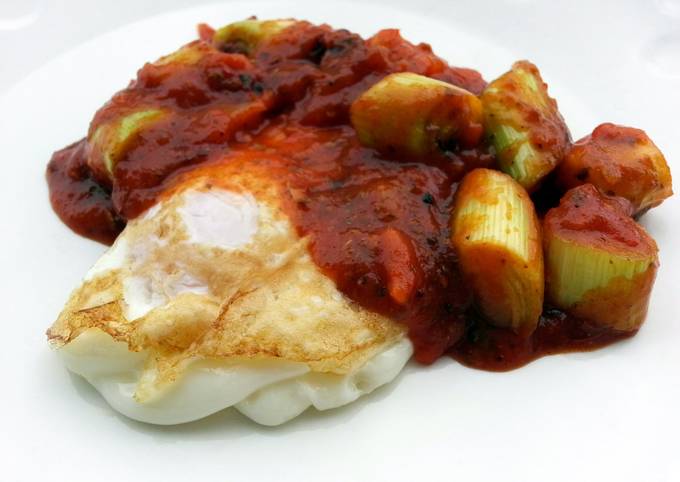 Fried Eggs With Leeks Top Bolognese Sauce