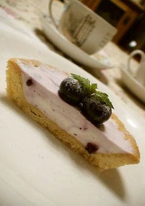 A picture of Blueberry Yogurt Tarts.