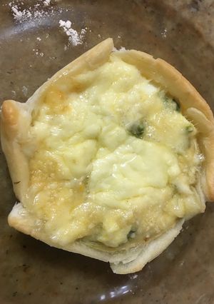 Una foto de Canastitas de verdeo, queso y huevo