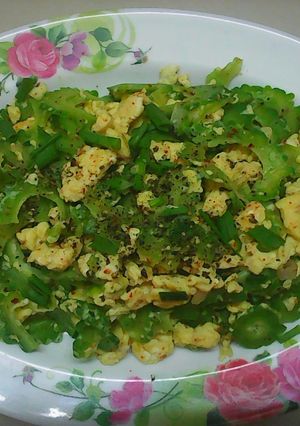Hình của món Khổ qua xào trứng.