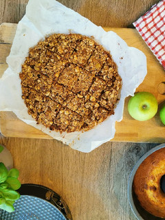 A picture of Nutty Oats dates bar.