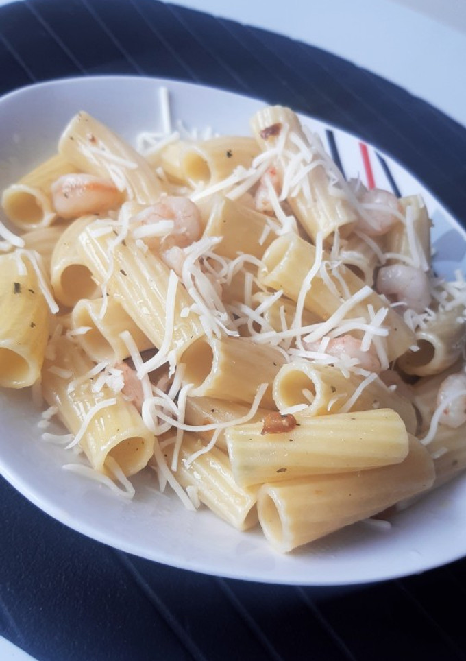 Una foto de Pasta al ajillo con gambas