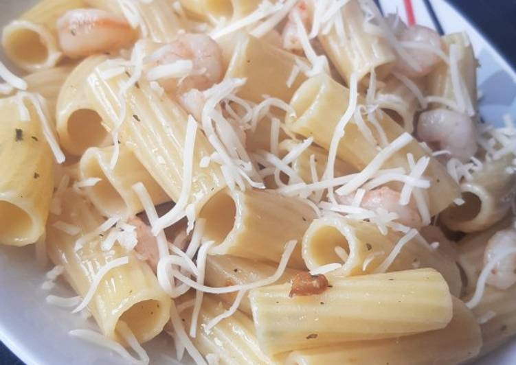 Pasta al ajillo con gambas