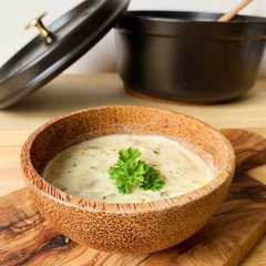รูปของ Champignon mushroom creamy soup (sup jamur)