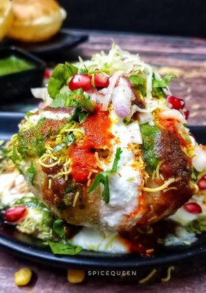 A picture of Raj Kachori / Bhel Kachori.