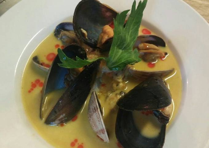 Recipe of Homemade Smoked mussel and saffron soup