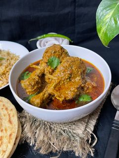 तरी वाला चिकन प्रेशर कुकर में(tari wala chicken pressure cooker recipe in hindi) रेसिपी मुख्य फोटो