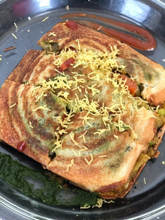 બોમ્બે સ્ટાઈલ વેજ ચીઝ ટોસ્ટ (Bombay Style Veg Cheese Toast in Gujarati) રેસીપી મુખ્ય ફોટો