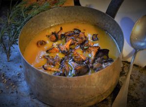Une photo de Velouté de butternut aux girolles