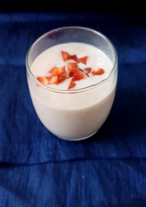 A picture of Strawberry smoothie 🥤.
