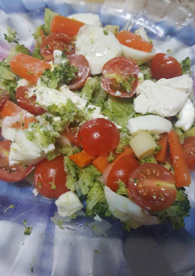 Una foto de Ensalada de brócoli