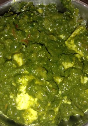 A picture of Palak paneer.