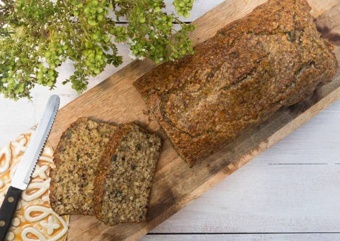 Low Carb Brot mit Mandeln ohne Mehl mit mediterranen Kräutern: schnell, einfach & glutenfrei