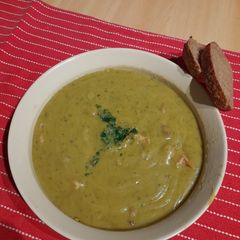 A picture of Belgian split pea soup: meaty and warming.