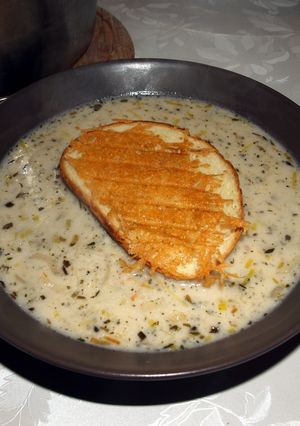 Francia hagymaleves recept pirítóssal recept fotója