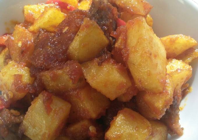 Kentang goreng balado