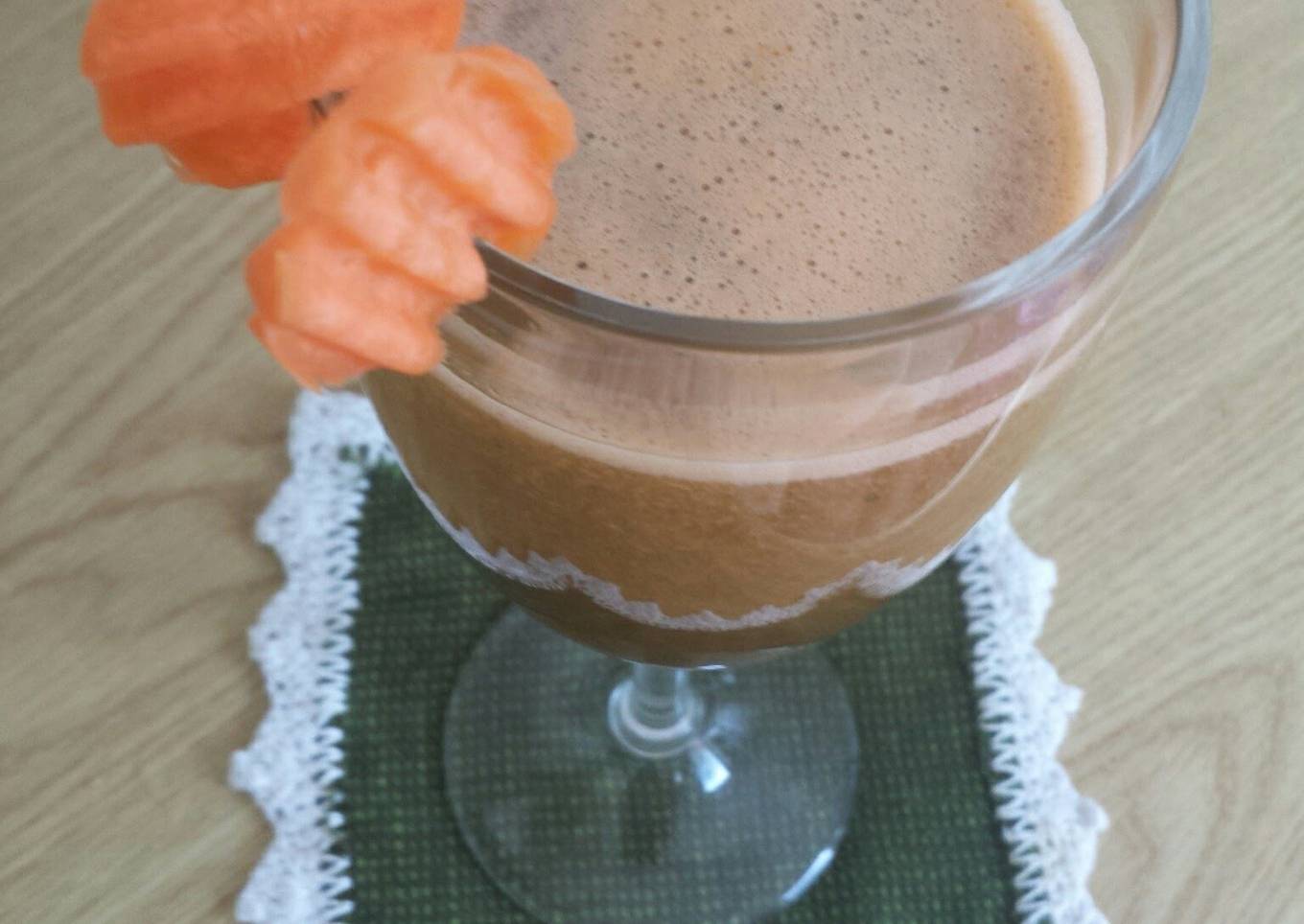 Jummy juice (carrot, apple, celery, cucumber, letuce)