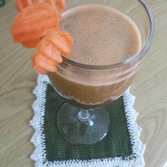 A picture of Jummy juice (carrot, apple, celery, cucumber, letuce).