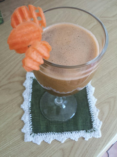 A picture of Jummy juice (carrot, apple, celery, cucumber, letuce).