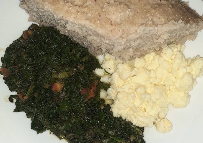 Scrumbled eggs, spinach and brown ugali
