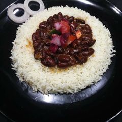 A picture of Rajma with rice.