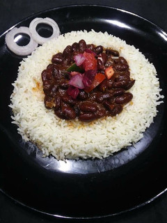 A picture of Rajma with rice.