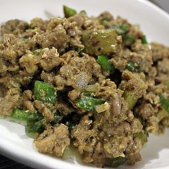 Chili Cheesy Beef w/ oyster sauce A picture of Chili Cheesy Beef w/ oyster sauce.