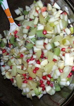 A picture of Fruit Salad.