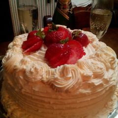 A picture of Sunshines strawberry champagne cake.