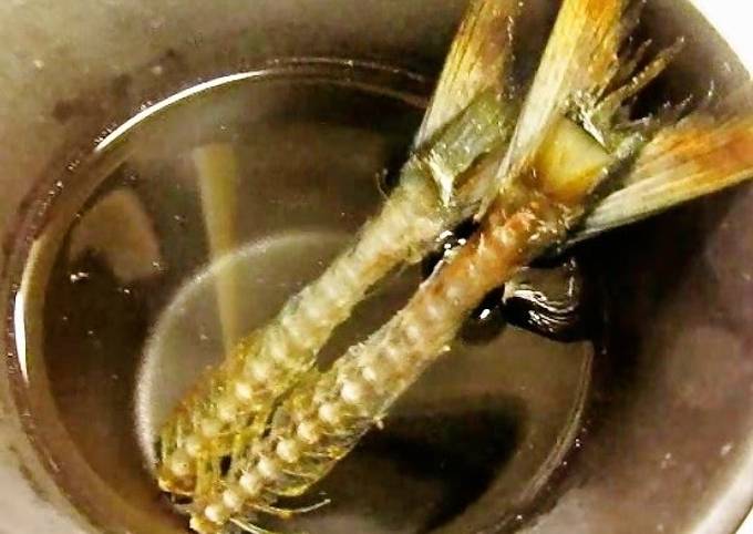 Simple Way to Prepare Speedy Pacific Saury Bones Soaked in Sake (Horse Mackerel or Sardines are OK too)