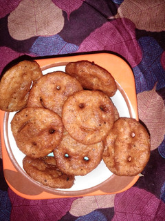 உருளைக்கிழங்கு சிரித்த முகம் சிப்ஸ் (Potato smiley chips recipe in tamil) செய்முறை முக்கிய புகைப்படம்