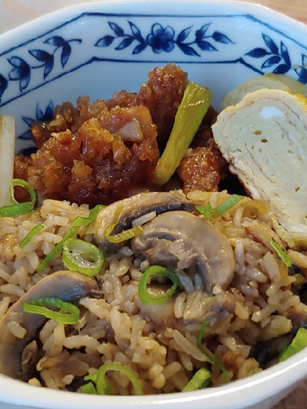 Langkah Mudah untuk Menyiapkan Kuwayaki and Tamago with Mushroom Rice yang Enak